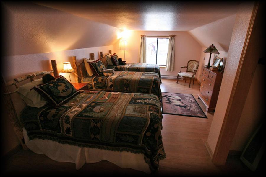 Alpine Motel Of Cooke City Room photo