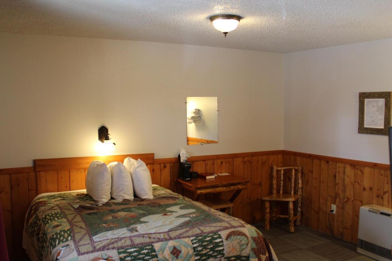 Alpine Motel Of Cooke City Exterior photo